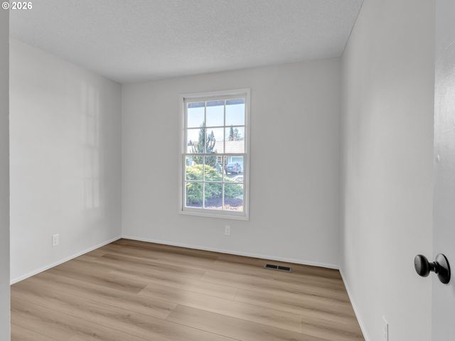 4974 NINA Ave Se, Salem, OR 97302