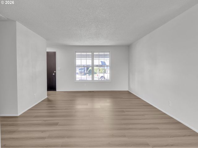 4974 NINA Ave Se, Salem, OR 97302