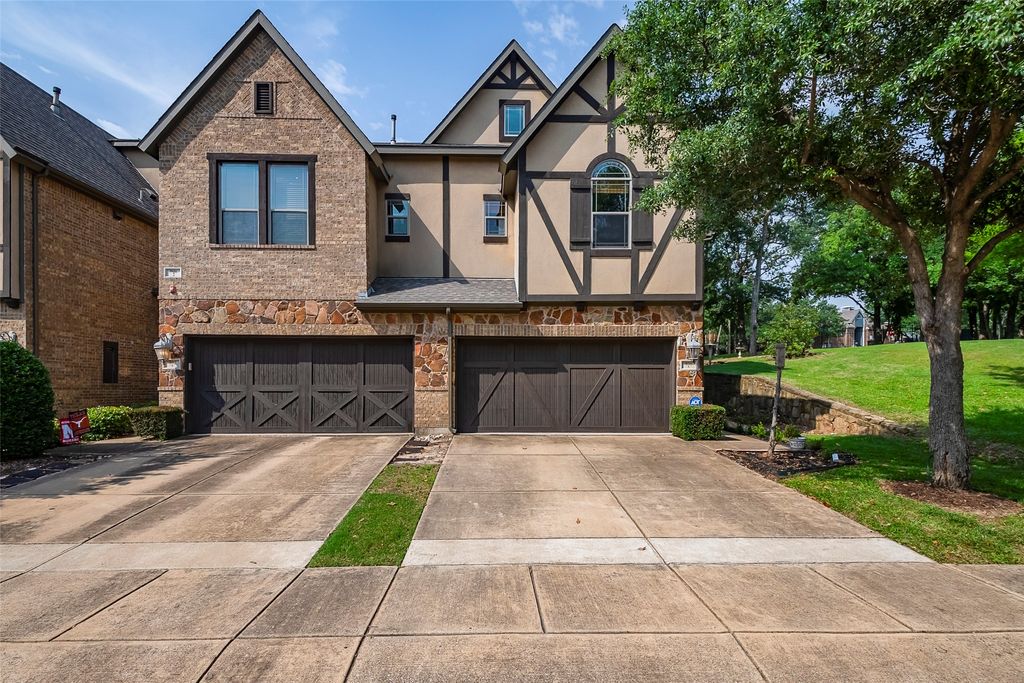 930 Brook Forest Lane, Euless, TX 76039