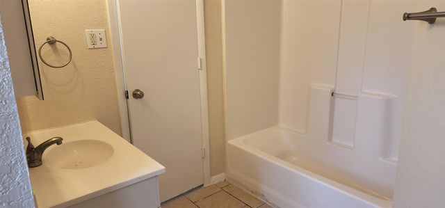 1708 NW 45th St, Lawton, OK 73505