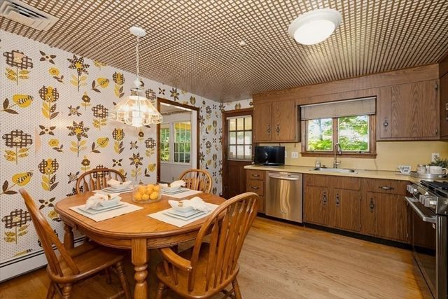 87 Hancock Rd, Needham, MA 02492