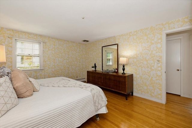 87 Hancock Rd, Needham, MA 02492