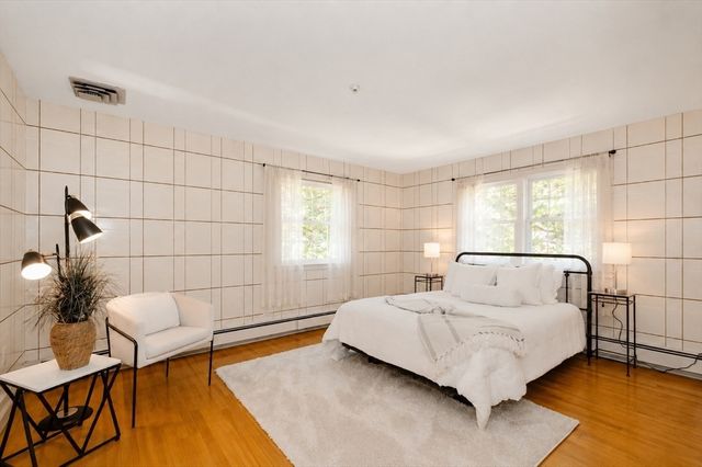 87 Hancock Rd, Needham, MA 02492