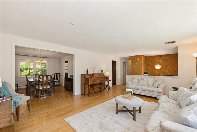 87 Hancock Rd, Needham, MA 02492