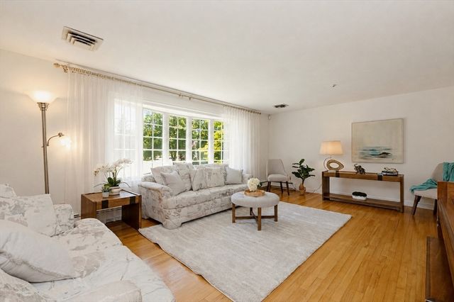 87 Hancock Rd, Needham, MA 02492