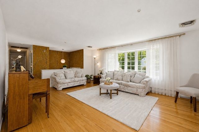 87 Hancock Rd, Needham, MA 02492
