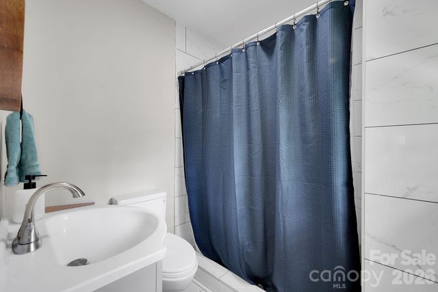 5201 Amity Place, Charlotte, NC 28212