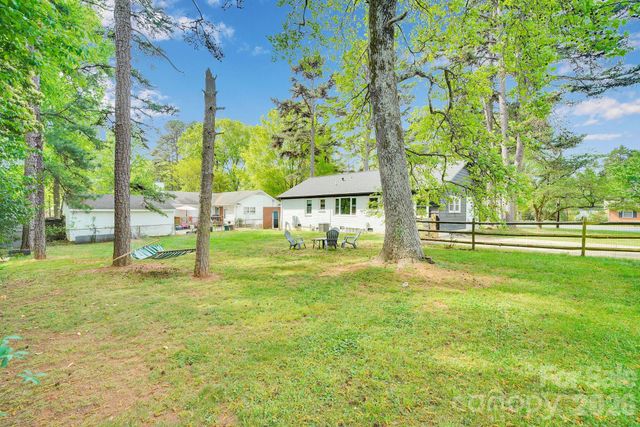 5201 Amity Place, Charlotte, NC 28212