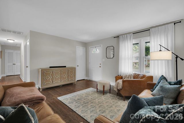 5201 Amity Place, Charlotte, NC 28212