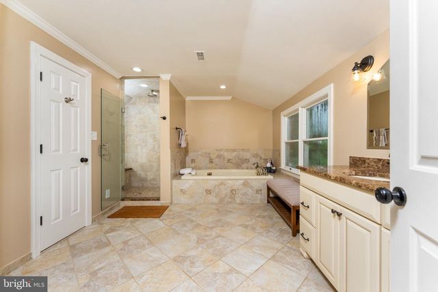 8464 TURKEY RUN DR, Warrenton, VA 20187