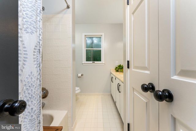 8464 TURKEY RUN DR, Warrenton, VA 20187