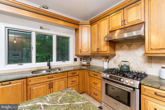 8464 TURKEY RUN DR, Warrenton, VA 20187