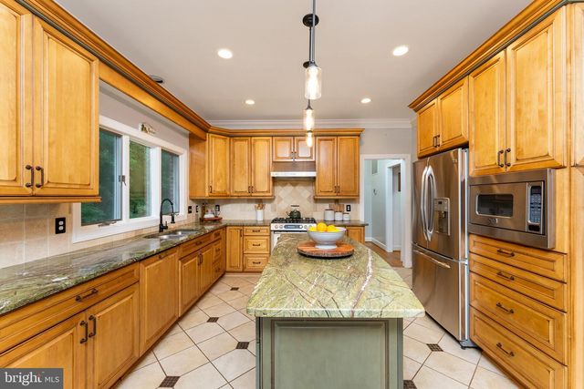 8464 TURKEY RUN DR, Warrenton, VA 20187