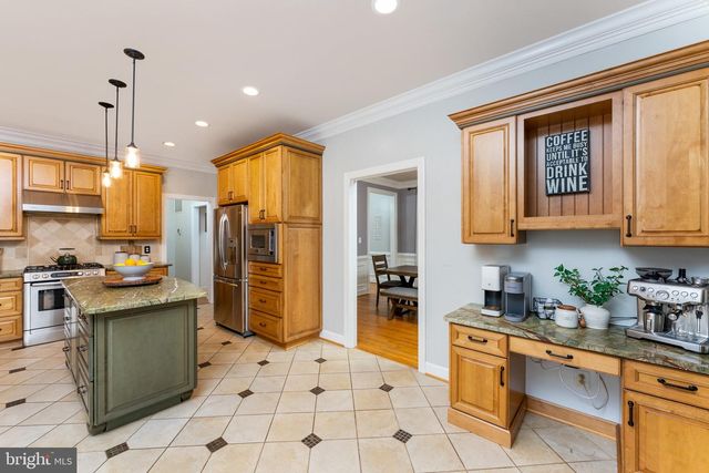 8464 TURKEY RUN DR, Warrenton, VA 20187