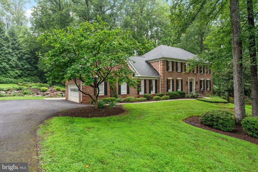 8464 TURKEY RUN DR, Warrenton, VA 20187