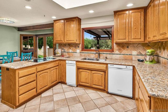 13970 Misty Oak Rd, Valley Center, CA 92082