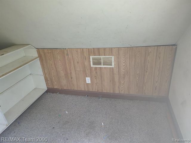 20890 Ridgemont Road, Harper Woods, MI 48225