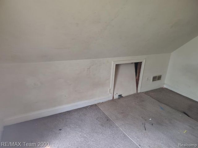 20890 Ridgemont Road, Harper Woods, MI 48225
