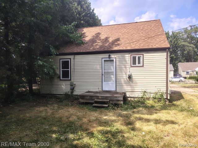 20890 Ridgemont Road, Harper Woods, MI 48225