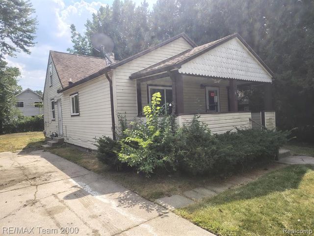 20890 Ridgemont Road, Harper Woods, MI 48225