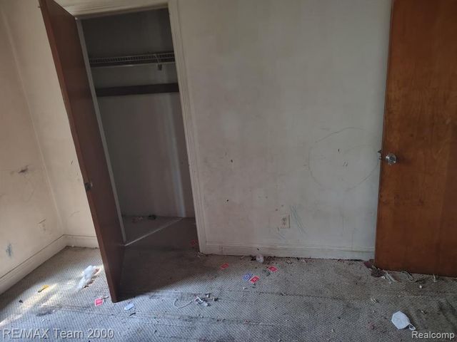 20890 Ridgemont Road, Harper Woods, MI 48225