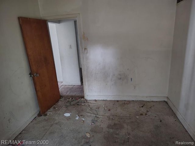 20890 Ridgemont Road, Harper Woods, MI 48225