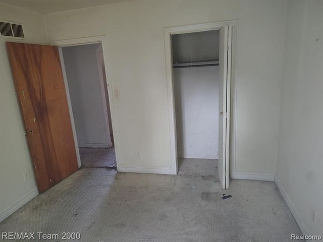 20890 Ridgemont Road, Harper Woods, MI 48225