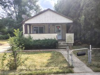20890 Ridgemont Road, Harper Woods, MI 48225