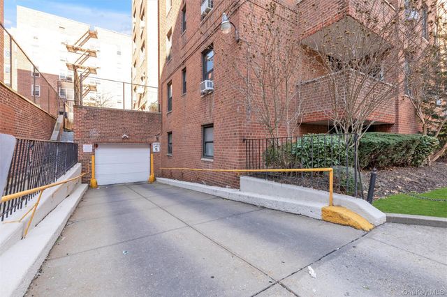 110-45 71St Road 3N, Forest Hills, NY 11375