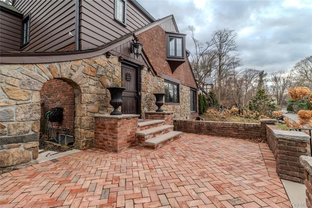 15 sinclair martin Drive, Roslyn, NY 11576