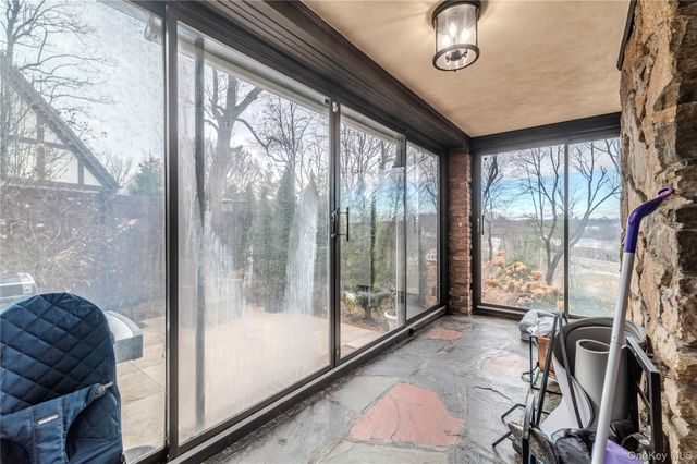 15 sinclair martin Drive, Roslyn, NY 11576