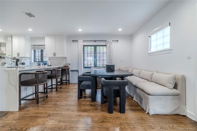 15 sinclair martin Drive, Roslyn, NY 11576