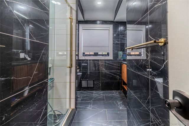 15 sinclair martin Drive, Roslyn, NY 11576