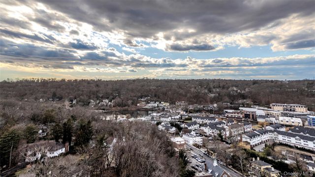 15 sinclair martin Drive, Roslyn, NY 11576