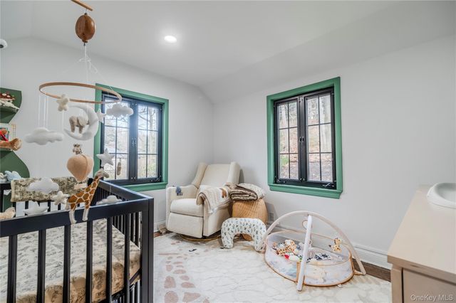 15 sinclair martin Drive, Roslyn, NY 11576