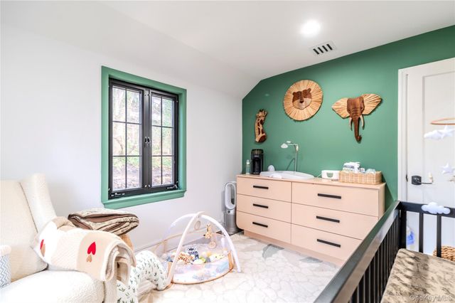 15 sinclair martin Drive, Roslyn, NY 11576