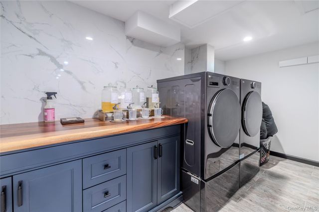 15 sinclair martin Drive, Roslyn, NY 11576