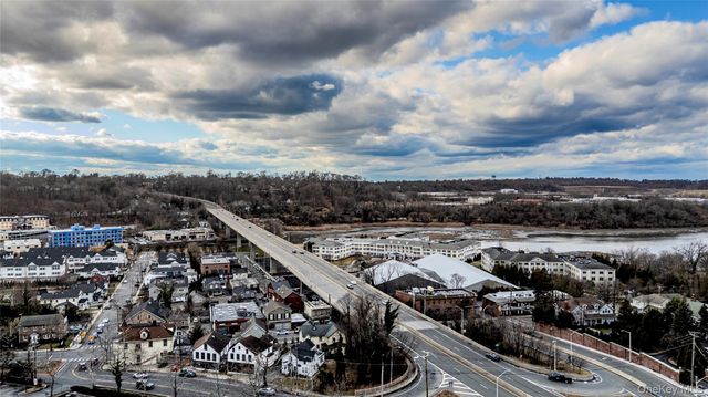 15 sinclair martin Drive, Roslyn, NY 11576