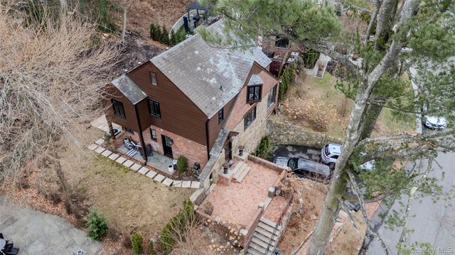 15 sinclair martin Drive, Roslyn, NY 11576