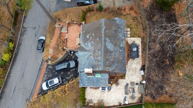 15 sinclair martin Drive, Roslyn, NY 11576