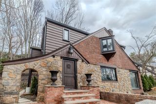 15 sinclair martin Drive, Roslyn, NY 11576