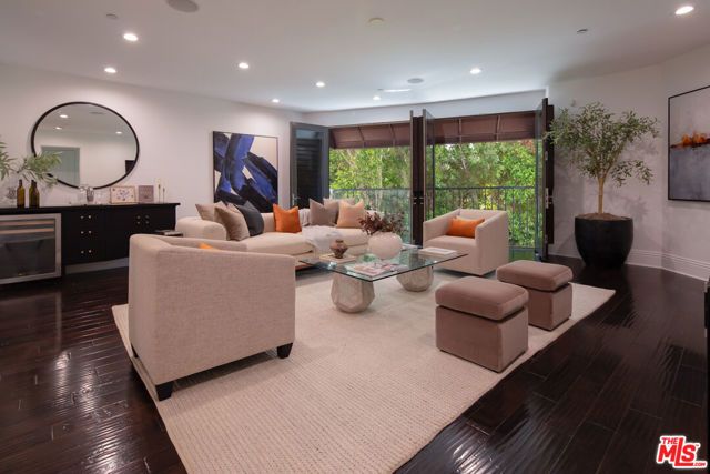 11715 Chenault Street 204, Los Angeles, CA 90049