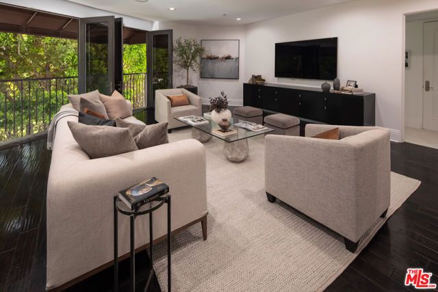 11715 Chenault Street 204, Los Angeles, CA 90049