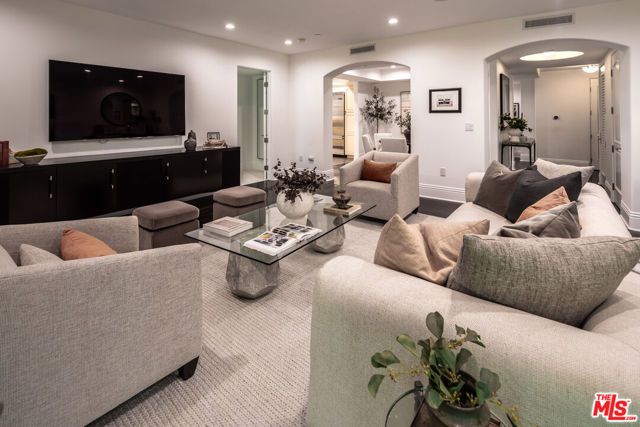 11715 Chenault Street 204, Los Angeles, CA 90049
