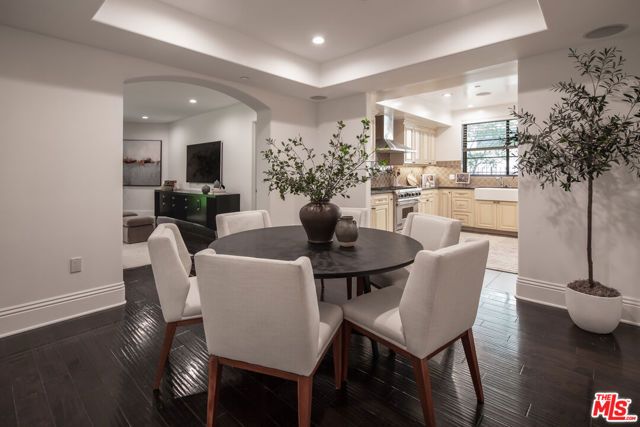 11715 Chenault Street 204, Los Angeles, CA 90049