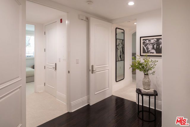 11715 Chenault Street 204, Los Angeles, CA 90049