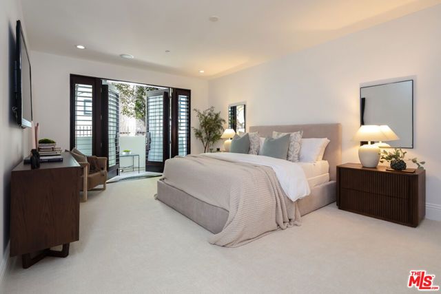 11715 Chenault Street 204, Los Angeles, CA 90049