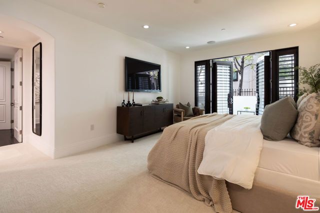 11715 Chenault Street 204, Los Angeles, CA 90049