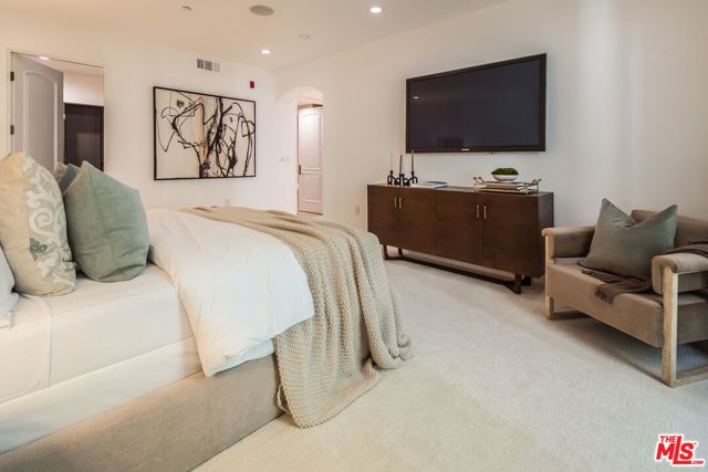 11715 Chenault Street 204, Los Angeles, CA 90049