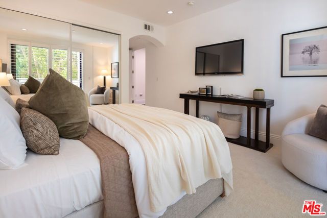 11715 Chenault Street 204, Los Angeles, CA 90049